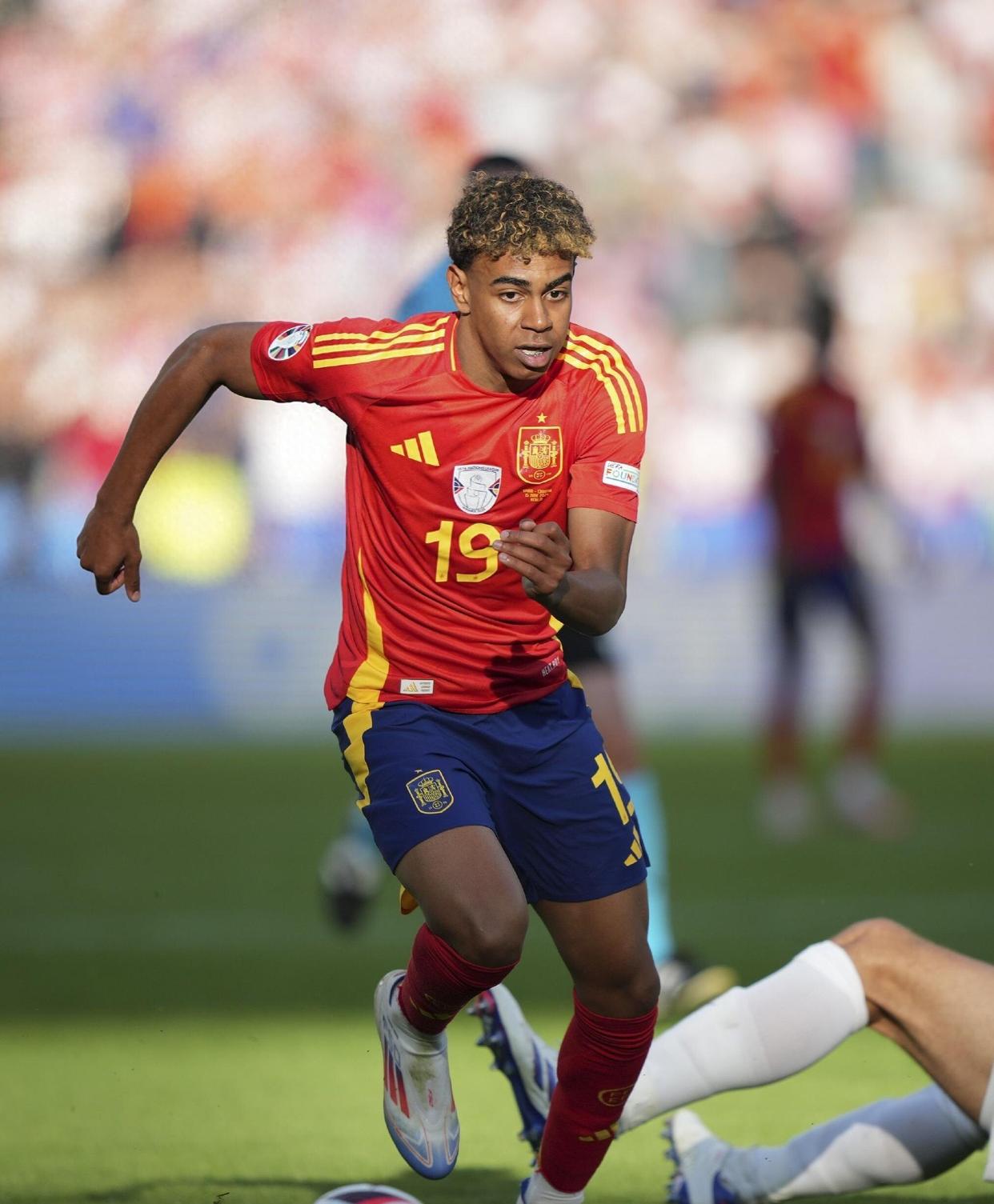 包含今晚阿贾克斯外线爆发：欧冠节点到来，气氛紧张，控场能力受关注的词条